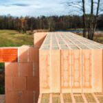 Ściana jednowarstwowa czy dwuwarstwowa? Na który rodzaj ścian warto postawić budując dom?