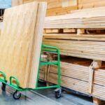 Wykorzystanie sklejki antypoślizgowej w budownictwie